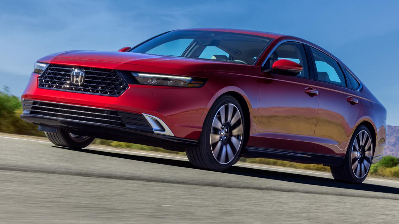 Perbandingan Sedan Eksekutif 2025: Accord, Camry atau Passat?